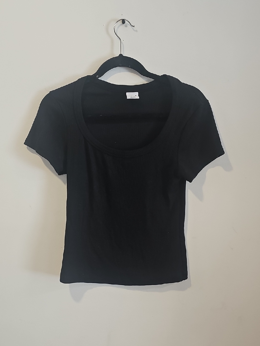 Women's Black Scoop Neck Short Sleeve Tee